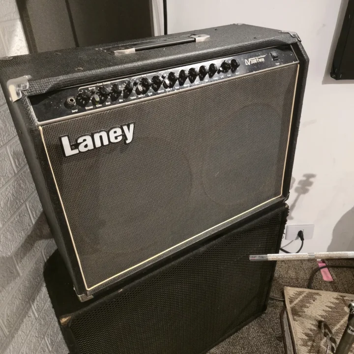 Amplificador de guitarra Laney na Sala 1